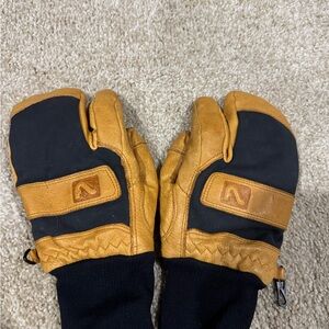 Stylish Black and Tan Women's Gloves